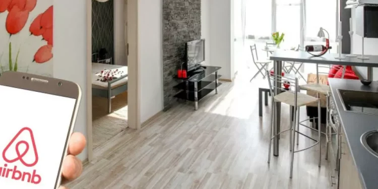 Airbnb señala a hoteles y los acusa de cuerpo los culpables del turismo de masas
