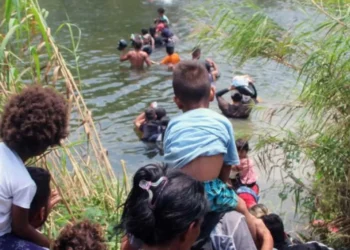 Migrantes irregulares a Estados Unidos regresan al sur: ‘Nos frena el mar y el heredad’