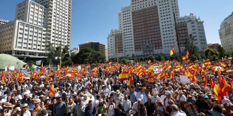 “Pedro Sánchez, dimisión”: gran manifestación en Madrid versus el gobierno por caso de corrupción