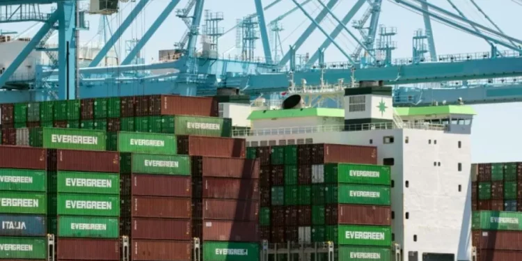 Nuevo acuerdo comercial: Trump anuncia aranceles del 55% a China