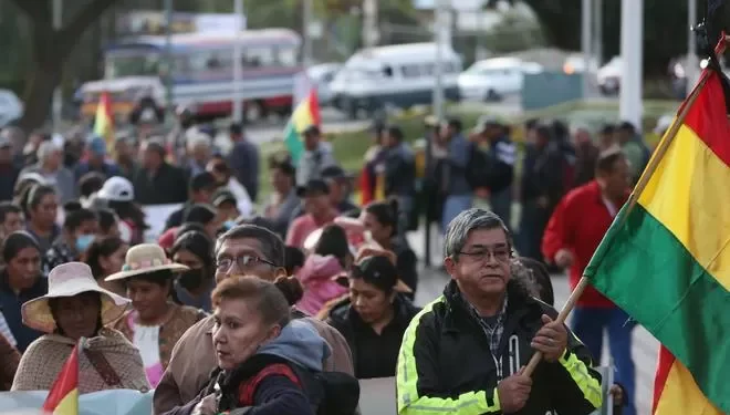 Mueren repetición policías en enfrentamientos con seguidores de Evo Morales en Bolivia