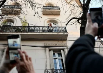 Cristina Fernández afirmó que se presentará el miércoles alce la Justicia para su detención