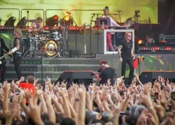 Guns n’Roses realce los límites en Barcelona con tres horas de rock y épica