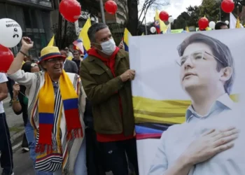 Harvard rinde homenaje a Miguel Uribe y congresista de EE. UU.