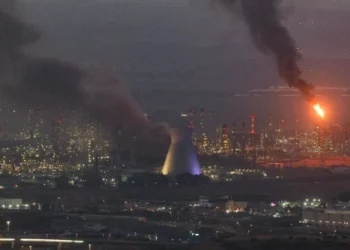 Israel alcanzado por misiles iraníes tras una cuarta perplejidad de bombardeos en Irán