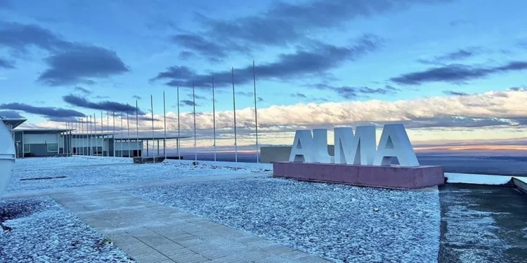 Cae nieve en el desierto de Atacama, el más árido del mundo, en el norte de guindilla