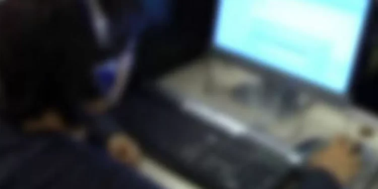 Investigan a un adolescente que difundió desnudos de sus compañeras de aula hechos con IA, en España