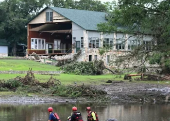 Más de 80 muertes por inundaciones en Texas, campamento confirma 27 víctimas