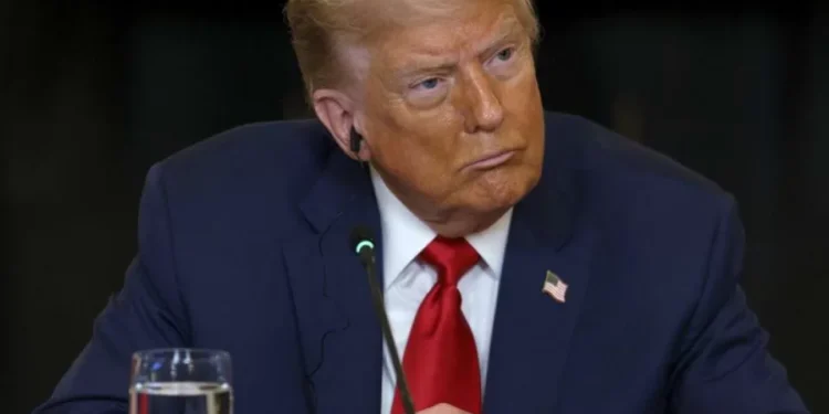 Trump planea imponer un arancel generalizado parecido al 10% a países pequeños