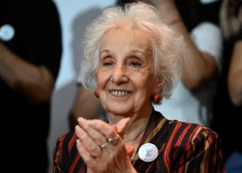 Abuelas de ágora de Mayo halló al nieto 140 sustraído durante la dictadura en Argentina