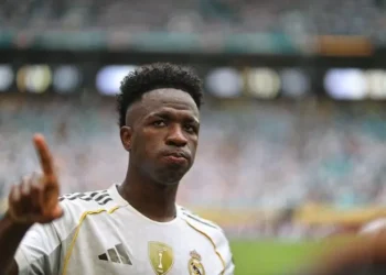 Mijatovic avisa: “en absoluto sé si los madridistas están tan enamorados de Vinicius como hace dos años”