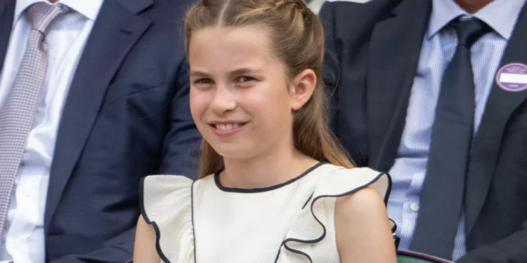 La uñas rosa de Carlota de Inglaterra a debate