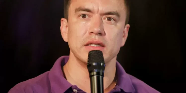 Ecuador reduce 30% el número de ministerios