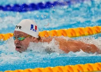 Popovici toma posiciones; Marchand no defrauda