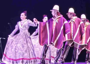Más de 2 mil tarapaqueños vibraron con la gira del coreografía Folklórico Nacional