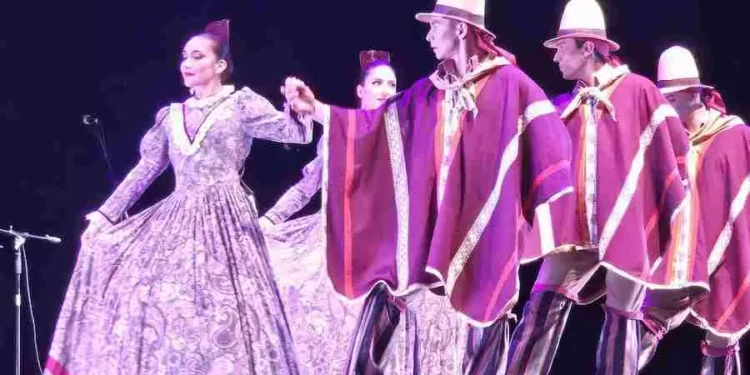 Más de 2 mil tarapaqueños vibraron con la gira del coreografía Folklórico Nacional