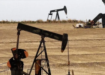 Precio del petróleo de referencia Brent subió 1,9%, hasta los US$69