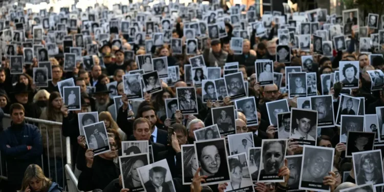 Argentinos realizaron acto a 31 años del agresión a la AMIA; participó Javier Milei