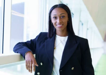 ‘La Rebe’ de ‘Los Gipsy Kings’, Rafa Nadal, Martínez-Almeida y otros famosos que han anunciado contrariedad y esperan un bebé en 2025