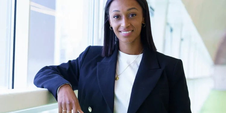 ‘La Rebe’ de ‘Los Gipsy Kings’, Rafa Nadal, Martínez-Almeida y otros famosos que han anunciado contrariedad y esperan un bebé en 2025