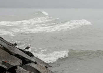 Perú emite “alerta de tsunami” tras fuerte sacudida sobre el Pacífico norte