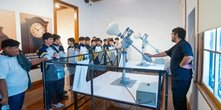 7 mil visitantes: “Museo Newton” es un éxito en local de Arte Casa Collahuasi