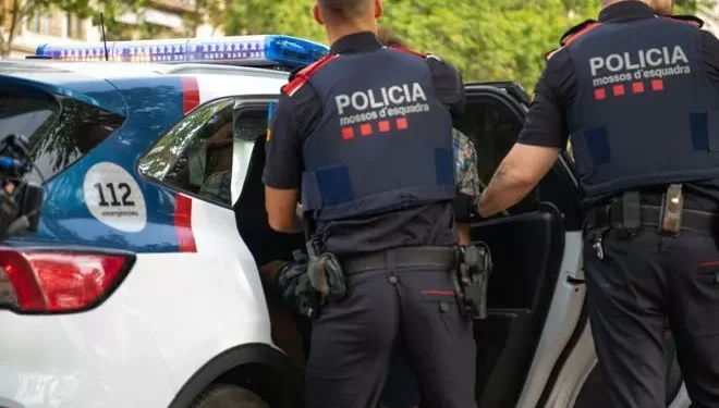 Detenido un semental por grabar con una cámara oculta en los vestuarios del Club Natació Terrassa