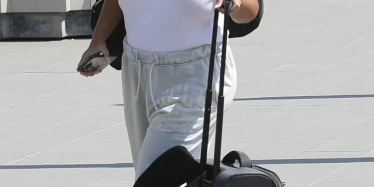 Anabel Pantoja rompe en quejido en el aeropuerto: “Sois unos incompetentes de mierda”