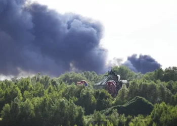 Escenario sustancial del festival de música electrónica Tomorrowland se incendia en Bélgica