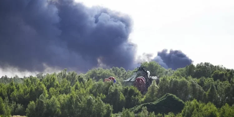 Escenario sustancial del festival de música electrónica Tomorrowland se incendia en Bélgica