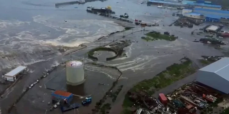 Tsunami en Rusia deja edificios sumergidos bajo el agua tras vibrante terremoto de magnitud 8,8