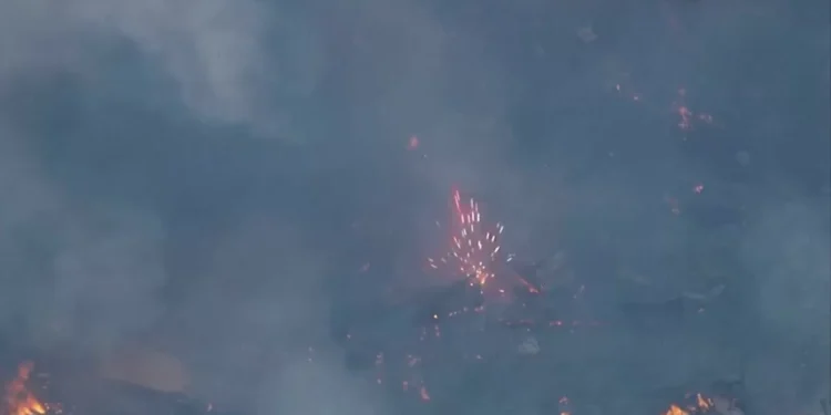 El incendio de un depósito de fuegos artificiales deja al aparte siete desaparecidos en California
