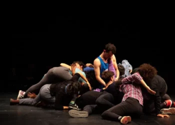 Artistas se reúnen a considerar sobre los bosques en la Pampa del Tamarugal