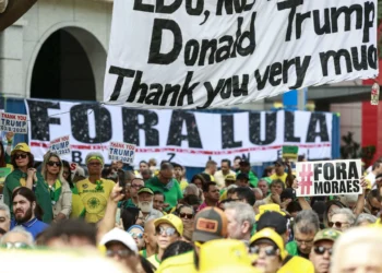 Miles de personas salieron a las calles de Brasil para mediar a Bolsonaro