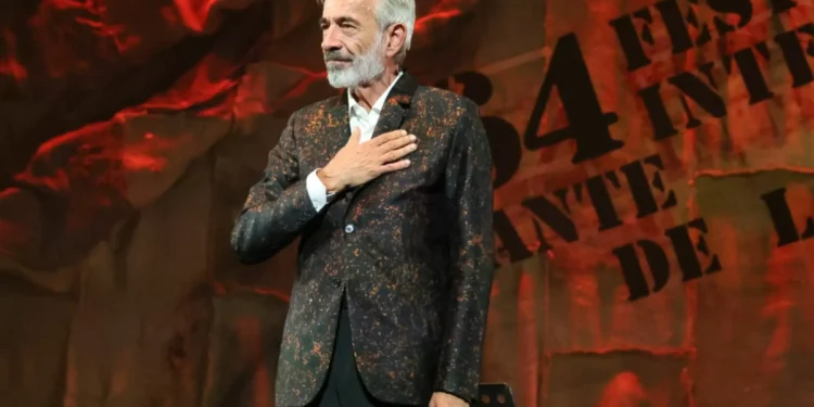 Imanol Arias llora en su reaparición tras darse a conocer su anatema