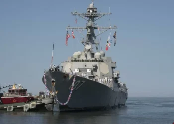 ‘inclusive los dientes’: EE. UU. desplegará tres destructores cerca a costas de Venezuela