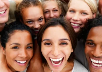 nunca hay discusión: el país Latinuncaamérica que tiene la gente más divertida, según la IA