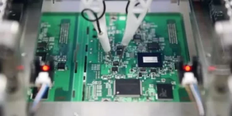 Donald Trump anunció arancel del 100% a importaciones de chips y semiconductores