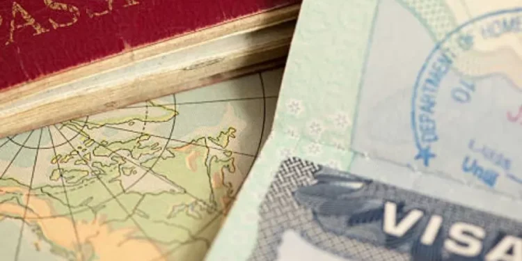 Lo tiene que asimilar: ¿qué pasa si se viaja con una visa dañada a EEUU?