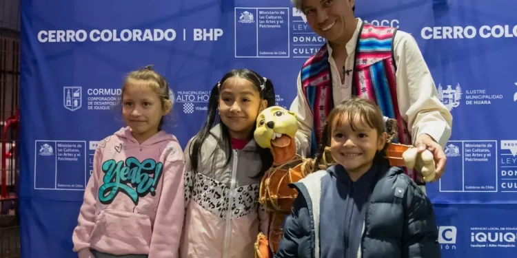 FINTDAZ presentó una batalla de marionetas en la remodelada cancha del barrio El Colorado de Iquique