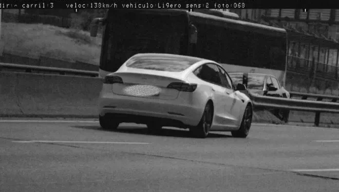 Su coche iba por Madrid a 138 kilómetros por hora. Se libra de la multa y del culpa porque se lo cogieron “en una baile” para ir “a comprar hielo”