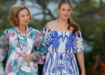 El vestido que la princesa Leonor ha remesa prestado a la reina Letizia para su posado en Marivent