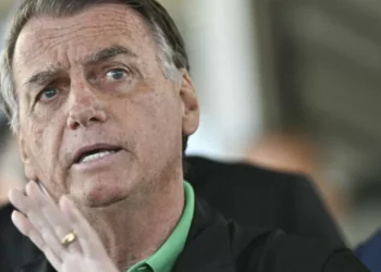 Corte de Brasil ordena arresto domiciliario de Bolsonaro por incumplir restricciones