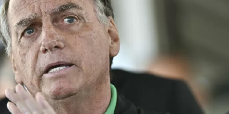 Corte de Brasil ordena arresto domiciliario de Bolsonaro por incumplir restricciones