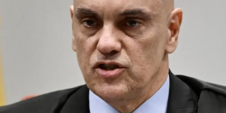 Petro critica sanciones a decisivo brasileño a cargo del caso Jair Bolsonaro