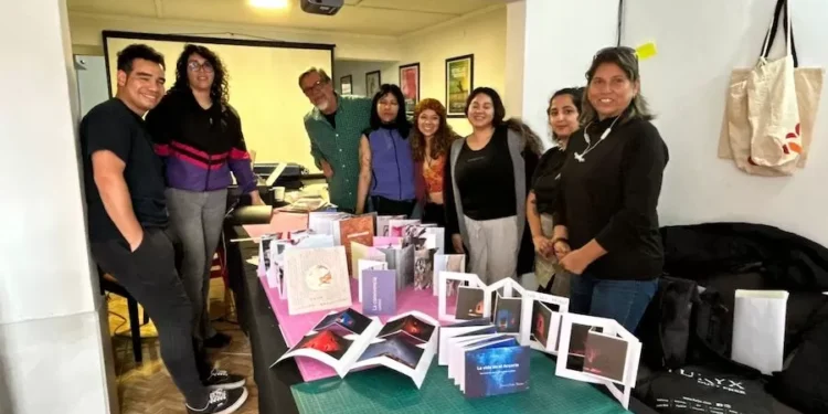 Fotógrafo brasileño inspiró a creadores locales en taller de fotolibros de intérprete