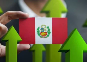 Transporte y almacenamiento jalonaron economía de Perú en primer semestre de 2025