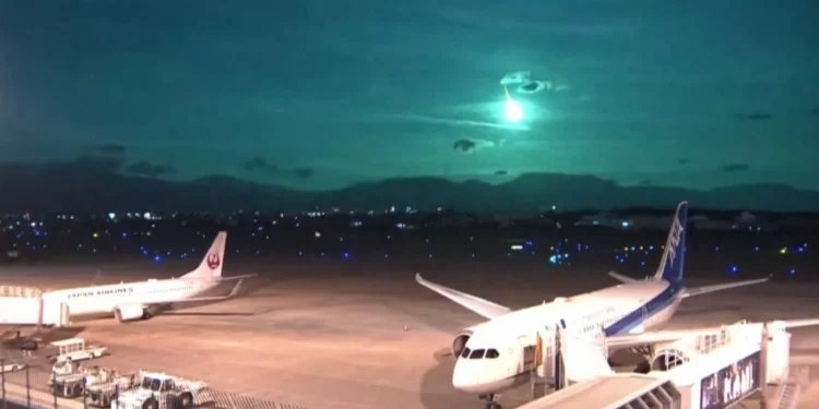 Video: pincho impresionante bola de fuego cruzó e iluminó el cielo de Japón