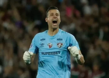 El guardameta brasileño que se ha convertido en un rompe récords de leyendas