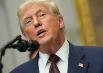 Trump denuncia falsificación de cifras estadísticas y ordena despido